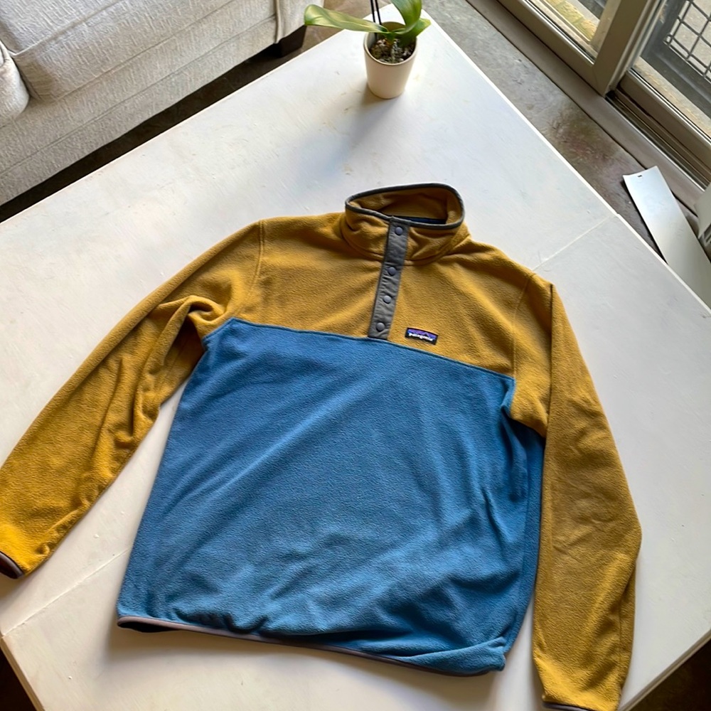 Men’s medium Patagonia two toned jacket.